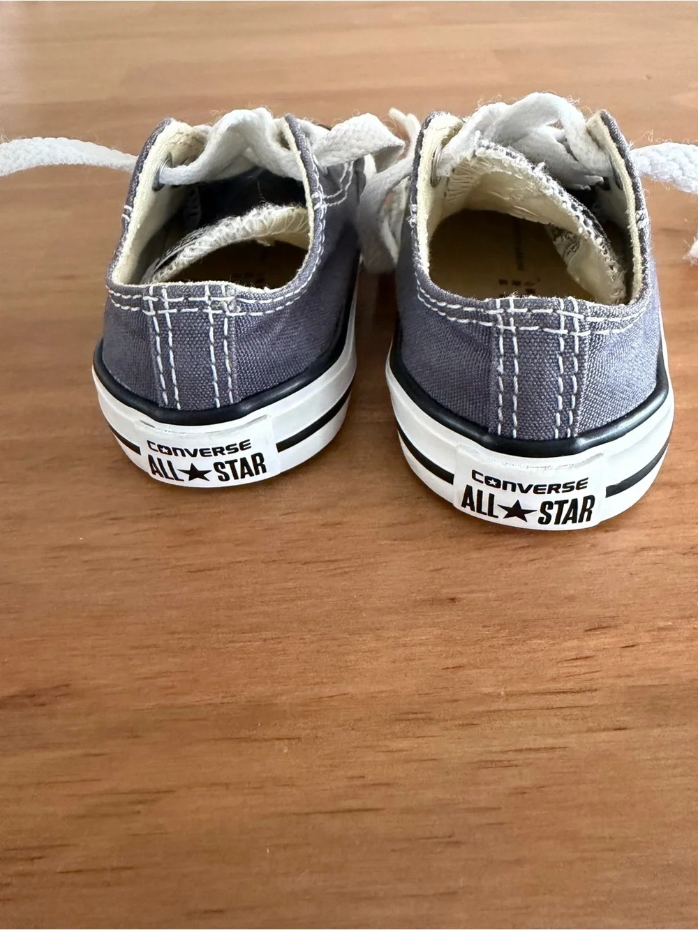 Converse Kids Low Top Sneakers in Gray and White Infant Size 4